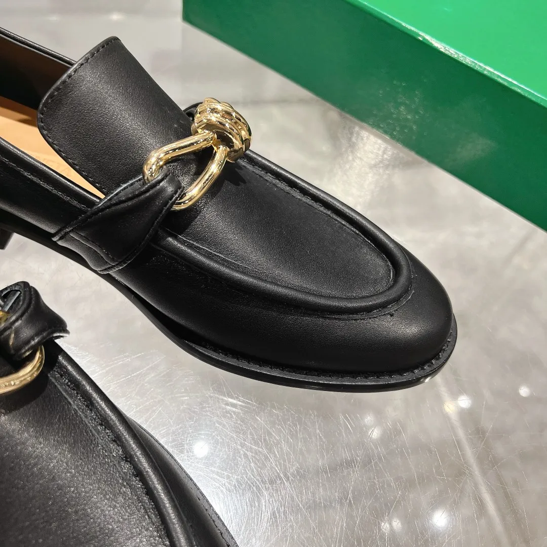 [BV] Top P: 840💰 Size: Female 35-39 (Female 40 custom-made) Male 39-44 (38.45 non-refundable) Bottega Veneta 2025 counter model! Small round toe loafers! Imported leather outsole! Imported grained cowhide! Solid color Niuli! !